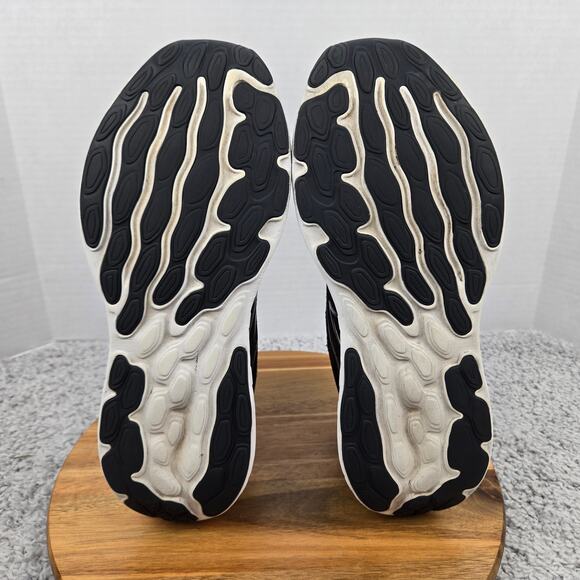 New Balance Mens 12D Fresh Foam 680v8 Black White Gym Daily Road Running Shoe - Picture 8 of 12